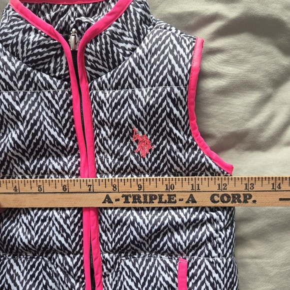 U.S. Polo Assn. Girls 6 Black and White Chevron Vest with Pink Trim - Picture 5 of 6